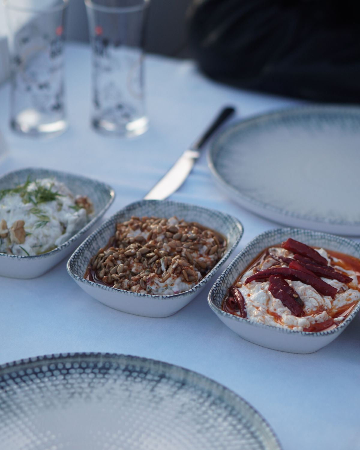 Rakı ve meze sofrası